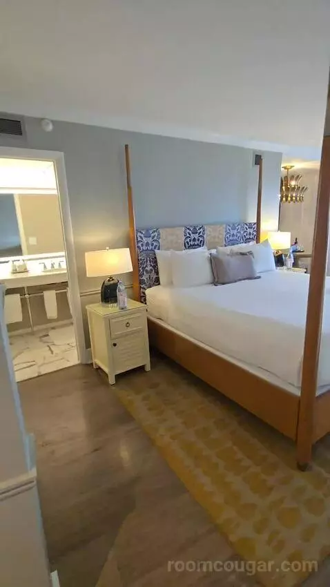 Beachfront King (#610) bed picture #2