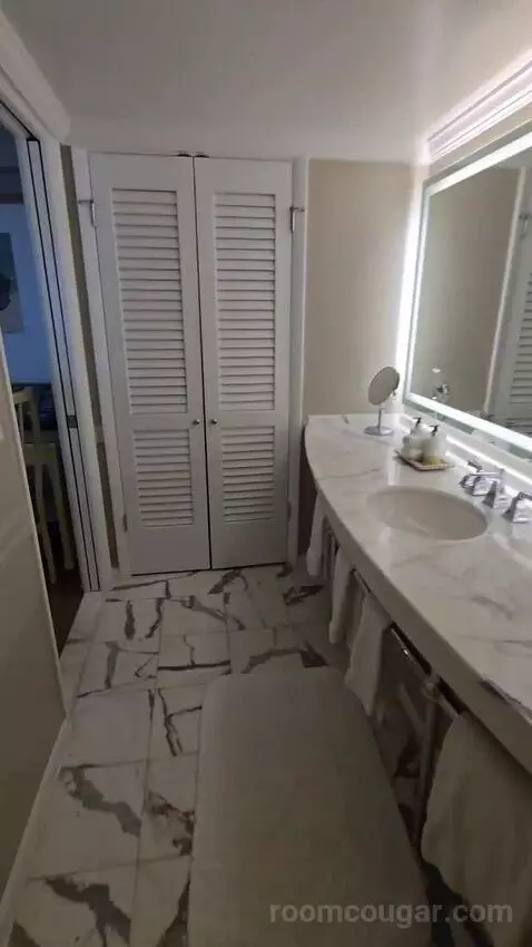 Beachfront King (#610) bathroom picture #9