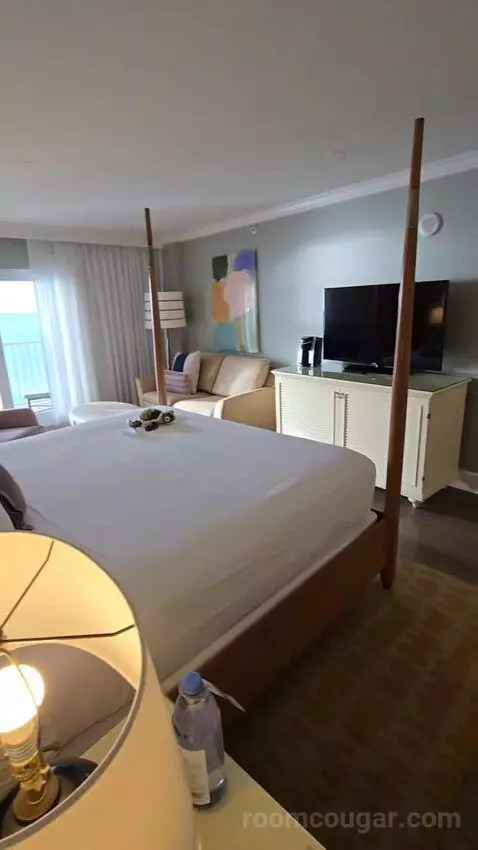 Beachfront King (#610) bed picture #3