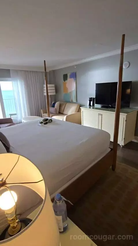 Beachfront King (#610) bed picture #4