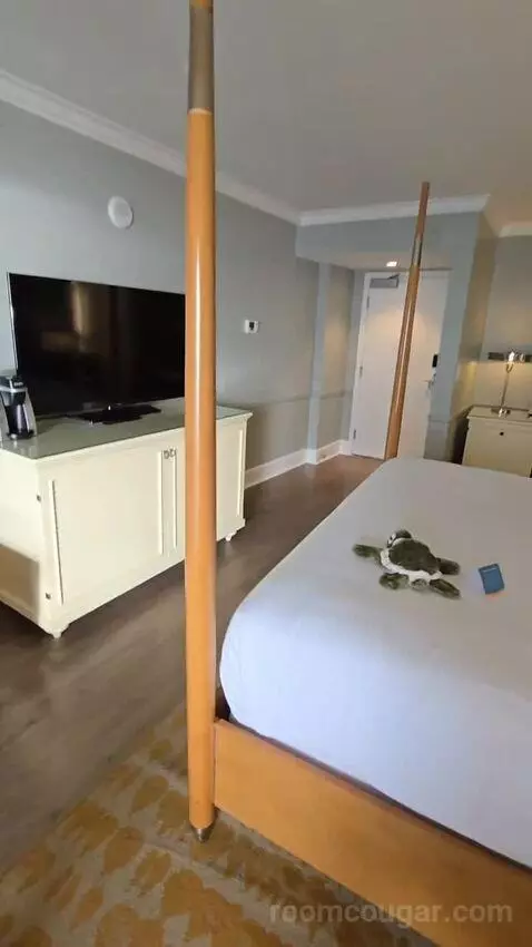 Beachfront King (#610) bed picture #5