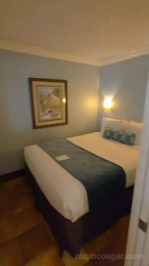 Junior Suite (#44) bed picture #4