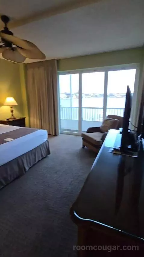 Bayside Deluxe Condo, 2 Bed 2 Bath (#102) view picture #8