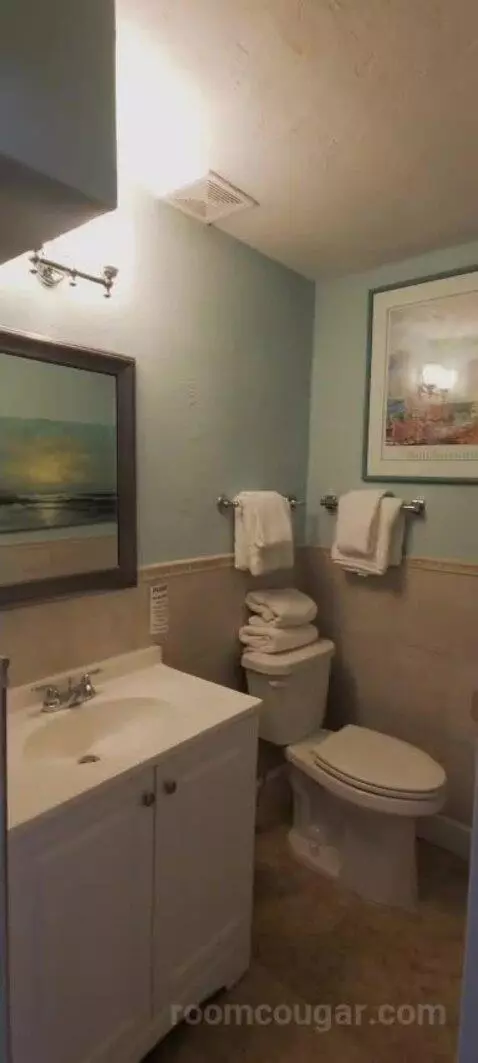 Unit 38 (#38) bathroom picture #5