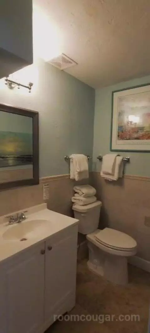Unit 38 (#38) bathroom picture #6