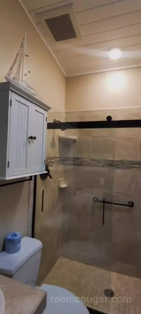 Unit 33 (#33) bathroom picture #9