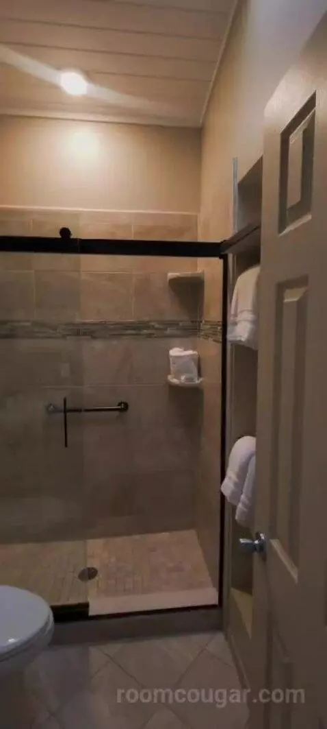 Unit 33 (#33) bathroom picture #12