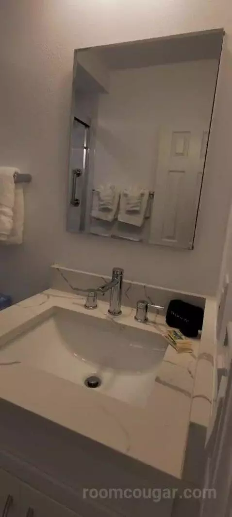 Unit 36 (#36) bathroom picture #5