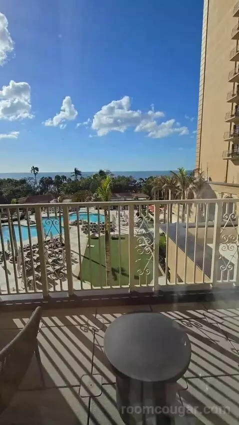 Bi-Level Club Ocean Front Suite (#352) view picture #9