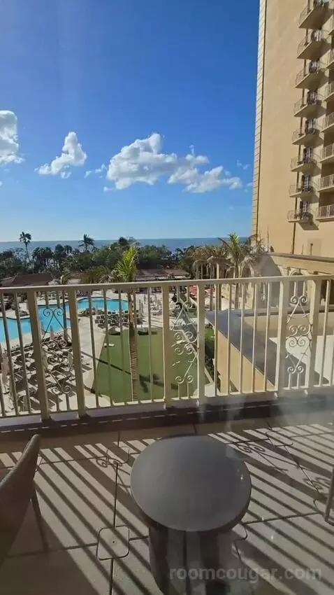 Bi-Level Club Ocean Front Suite (#352) view picture #10