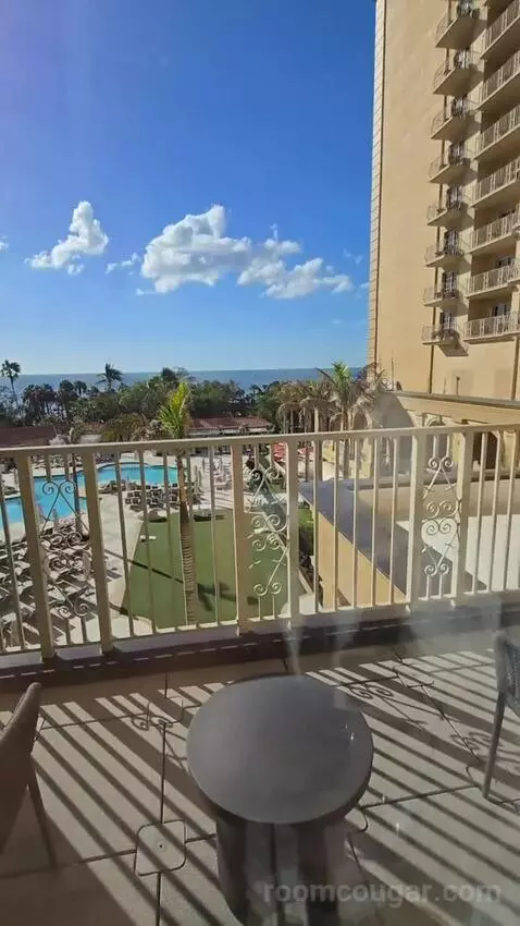 Bi-Level Club Ocean Front Suite (#352) view picture #11