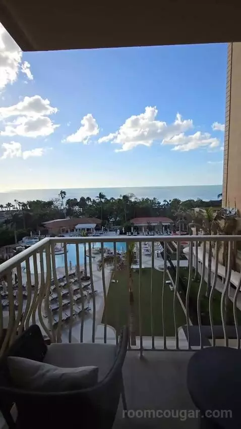 Bi-Level Club Ocean Front Suite (#352) view picture #1