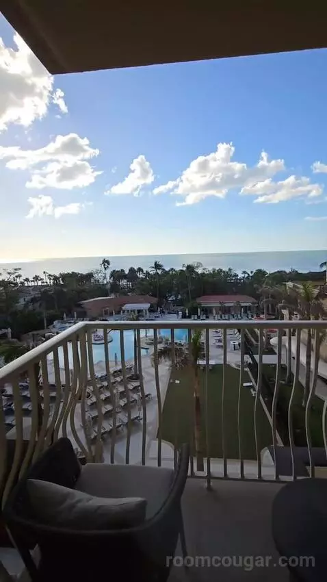 Bi-Level Club Ocean Front Suite (#352) view picture #3