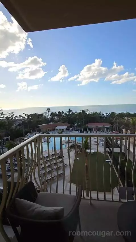 Bi-Level Club Ocean Front Suite (#352) view picture #4