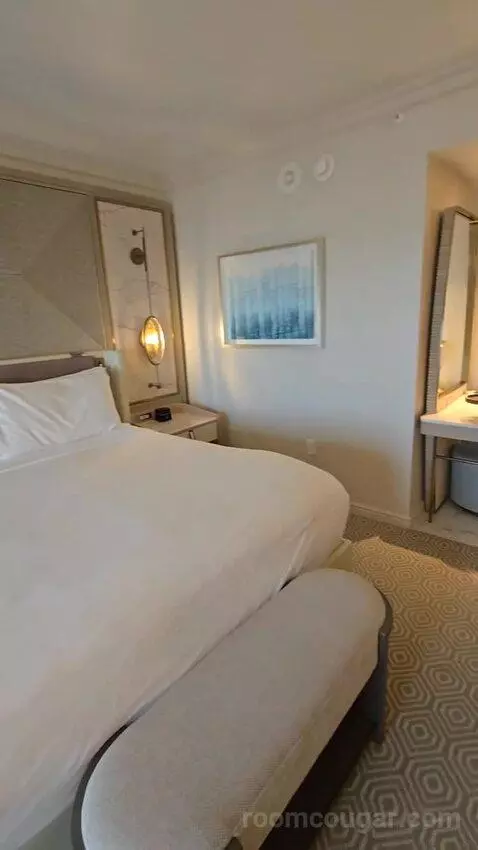 Ocean Front King (#622) bed picture #9