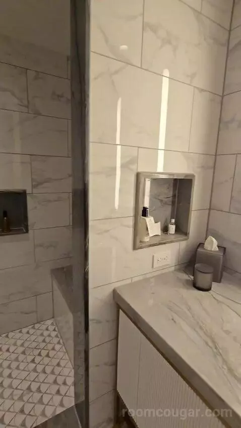 Ocean Front King (#622) bathroom picture #7
