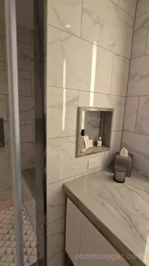 Ocean Front King (#622) bathroom picture #8