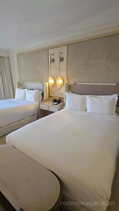 Ocean View Queen (#913) bed picture #1