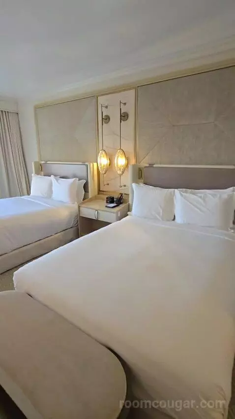 Ocean View Queen (#913) bed picture #2