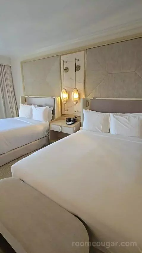 Ocean View Queen (#913) bed picture #4