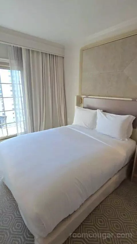 Ocean View Queen (#913) bed picture #6