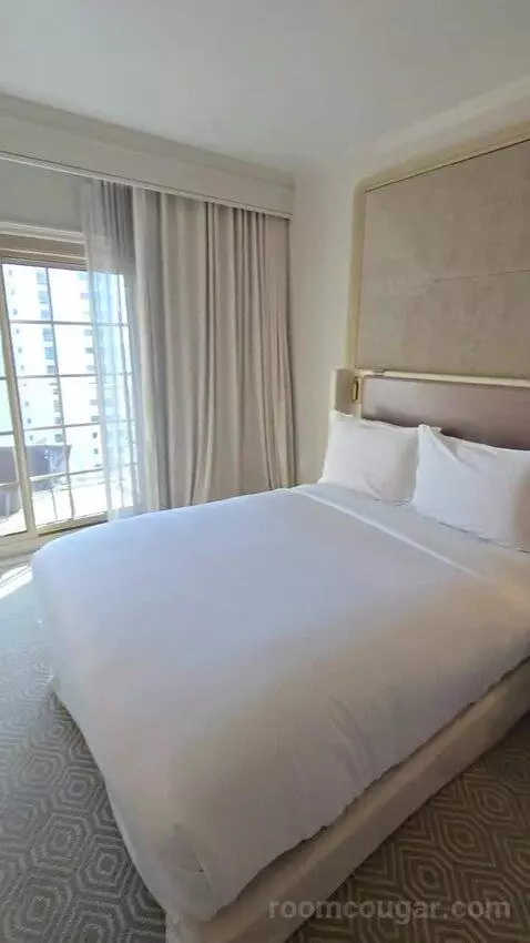 Ocean View Queen (#913) bed picture #7