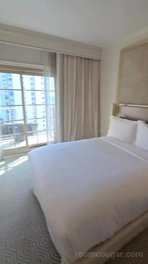Ocean View Queen (#913) bed picture #8