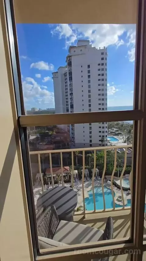 Ocean View Queen (#913) view picture #1