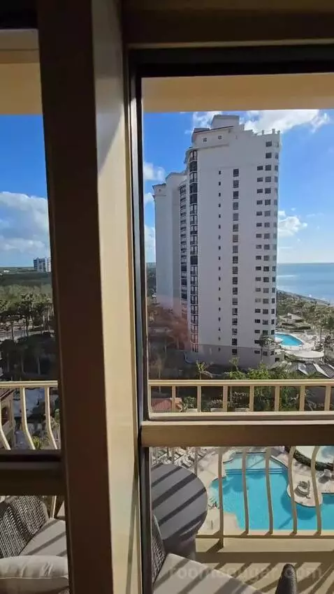 Ocean View Queen (#913) view picture #5