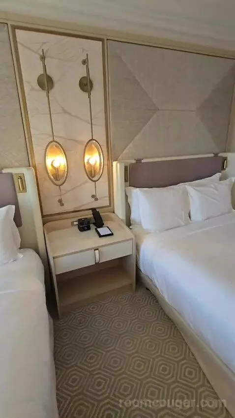 Ocean View Queen (#913) bed picture #9
