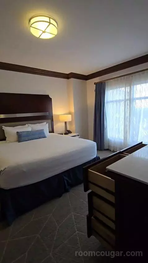 Two-Bedroom Presidential Suite (#1409) bed picture #6