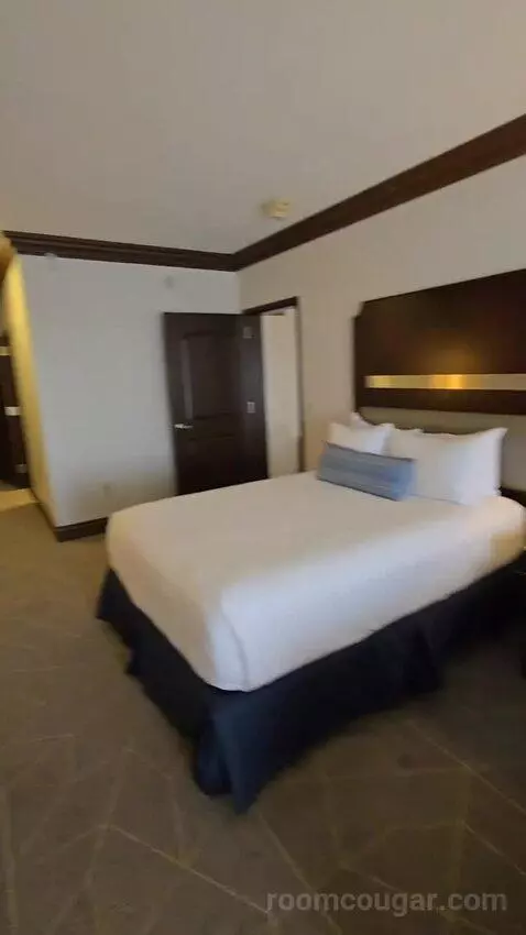 Two-Bedroom Presidential Suite (#1409) bed picture #2