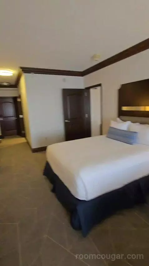 Two-Bedroom Presidential Suite (#1409) bed picture #3