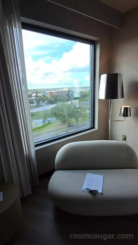 Elegant King (No Resort Fee) (#627) bed picture #3