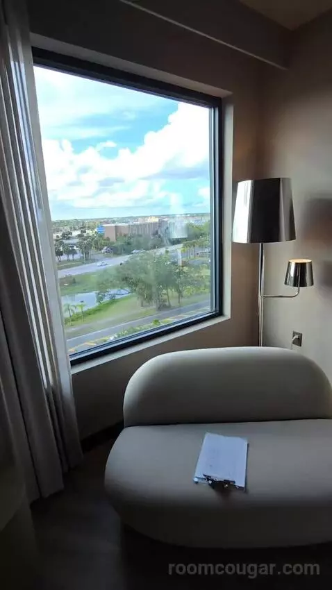Elegant King (No Resort Fee) (#627) bed picture #4