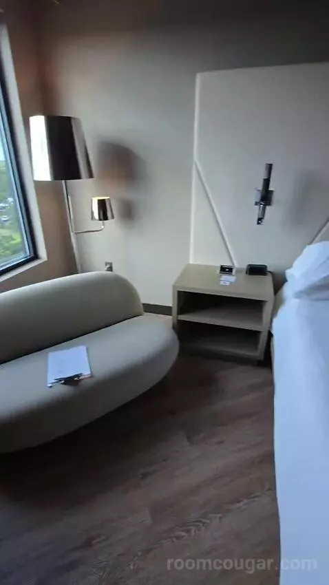 Elegant King (No Resort Fee) (#627) bed picture #5