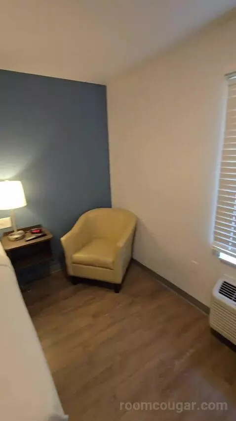Standard Queen Room bed picture #1