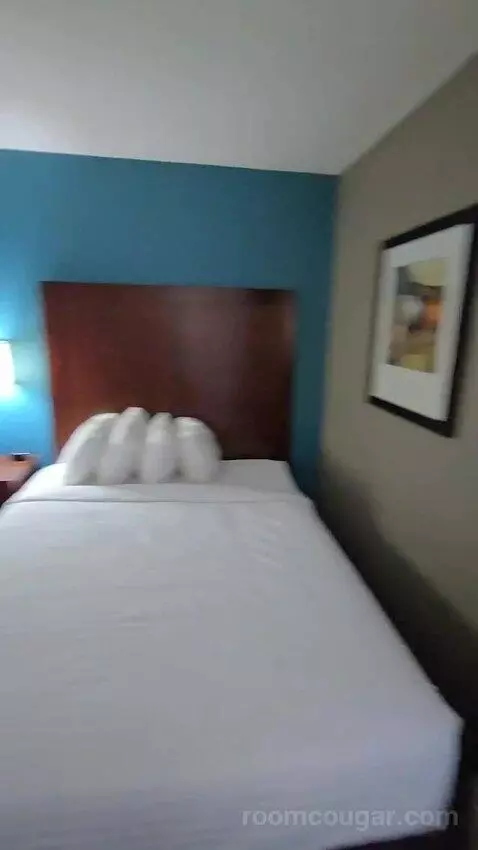 Family Room with Two Queen Beds and Bunk Bed (#119) bed picture #6