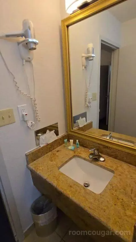 King Room with Bunkbed (#100) bathroom picture #12