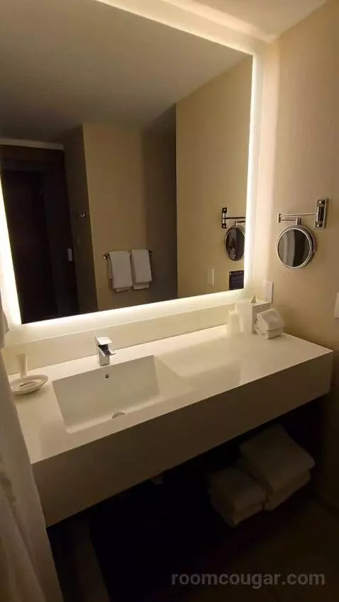 Double Room with Two Double Beds and Pool View (#1536) bathroom picture #9