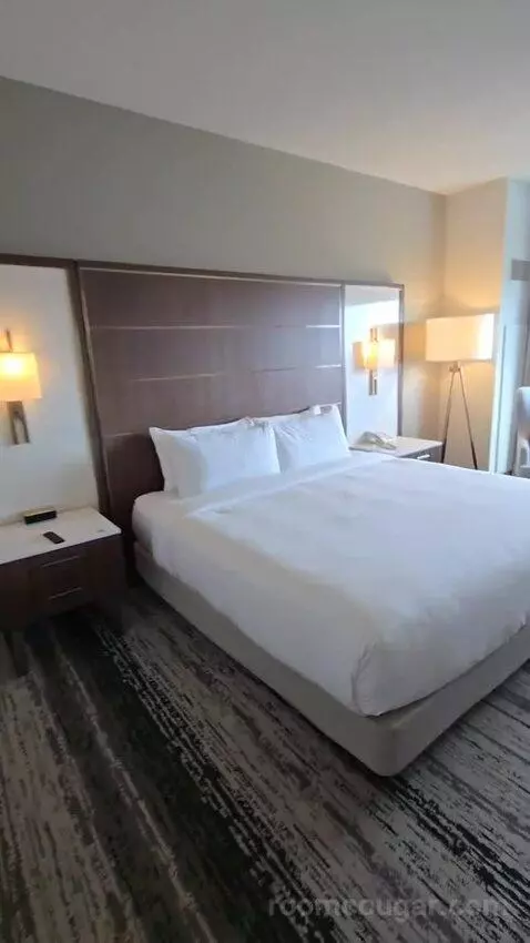 King Room (#1804) bed picture #3