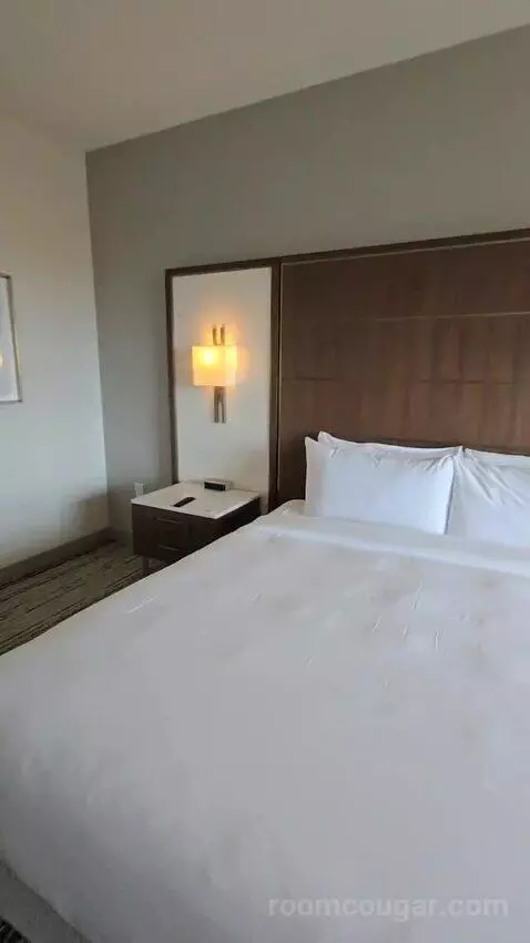 King Room (#1804) bed picture #10