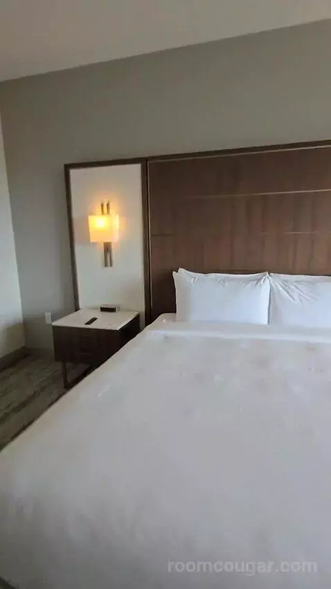King Room (#1804) bed picture #12