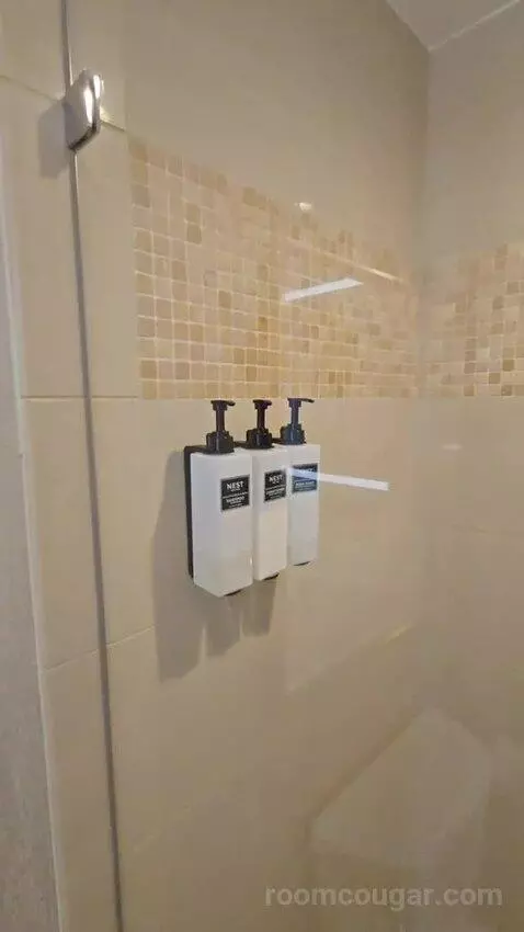 King Room (#1804) bathroom picture #4