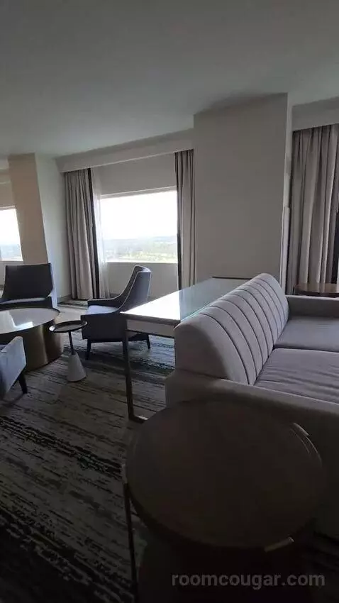 Executive Suite with Theme Park View (#1825) bed picture #1
