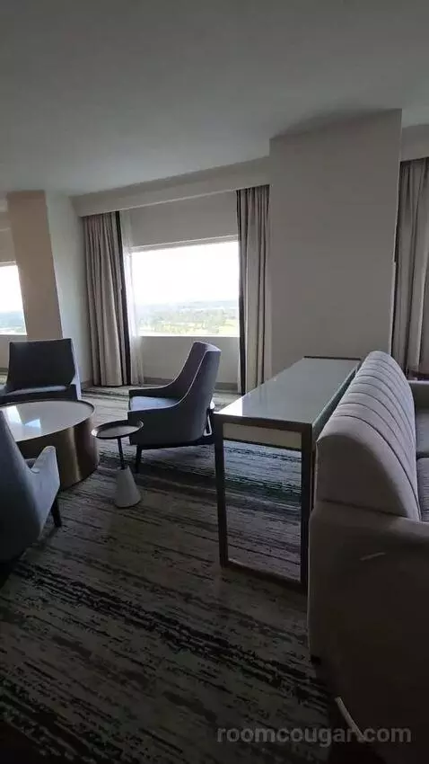 Executive Suite with Theme Park View (#1825) bed picture #4