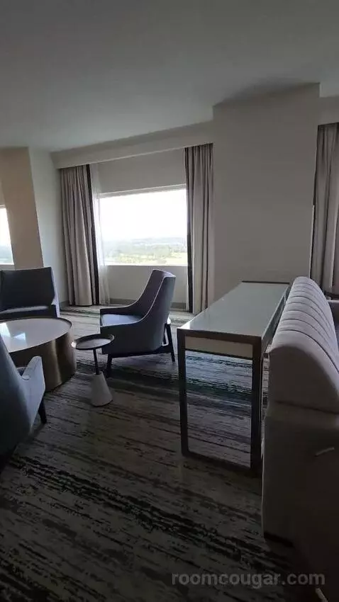Executive Suite with Theme Park View (#1825) bed picture #5