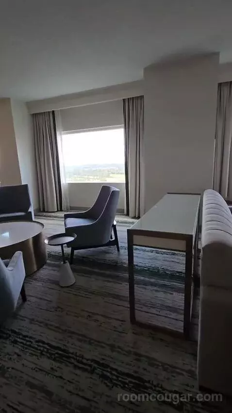Executive Suite with Theme Park View (#1825) bed picture #6