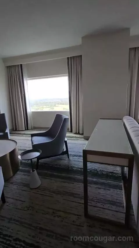 Executive Suite with Theme Park View (#1825) bed picture #8