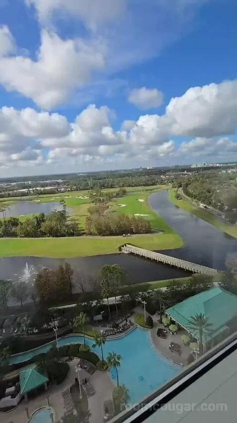 Executive Suite with Theme Park View (#1825) view picture #9